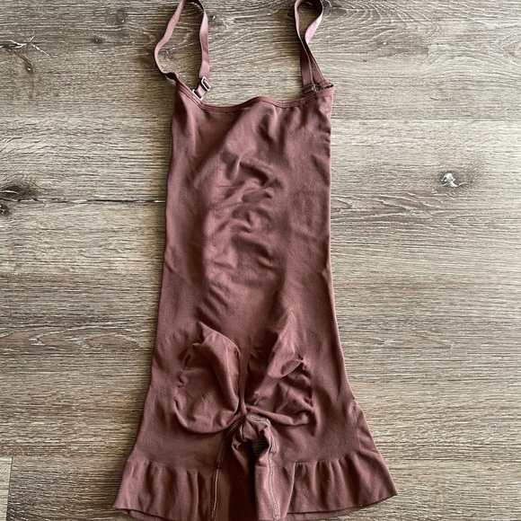 SKIMS Brown Top - Picture 3 of 5